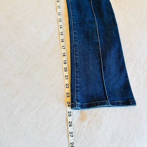 LOFT Pintucked High Rise Kick Crop Jeans‎ in Classic Wash - Picture 8 of 8